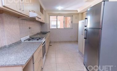 Semipiso de 3 dormitorios y cochera sobre Boulevard Gálvez