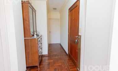Semipiso de 3 dormitorios y cochera sobre Boulevard Gálvez