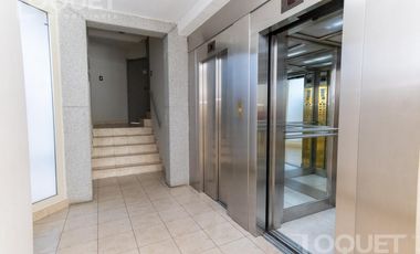 Semipiso de 3 dormitorios y cochera sobre Boulevard Gálvez