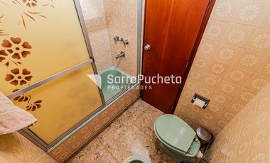 Venta Casa 6 ambientes con parque y piscina en Ramos Mejía Sur.