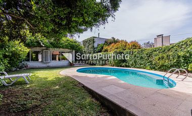 Venta Casa 6 ambientes con parque y piscina en Ramos Mejía Sur.