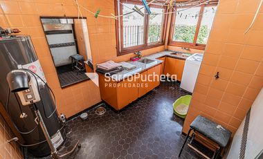 Venta Casa 6 ambientes con parque y piscina en Ramos Mejía Sur.