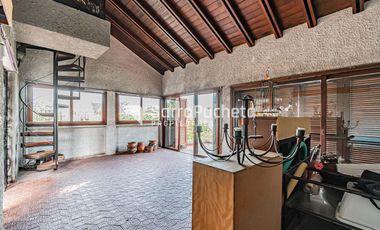 Venta Casa 6 ambientes con parque y piscina en Ramos Mejía Sur.