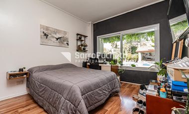 Venta Casa 6 ambientes con parque y piscina en Ramos Mejía Sur.