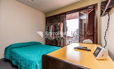 Venta Casa 6 ambientes con parque y piscina en Ramos Mejía Sur.