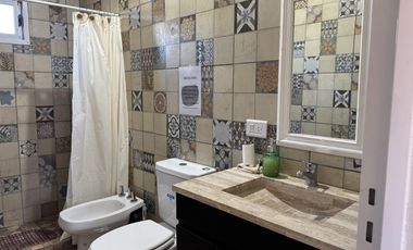Casa con Depto y piscina Barrio San Juan I