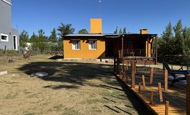 Casa con Depto y piscina Barrio San Juan I