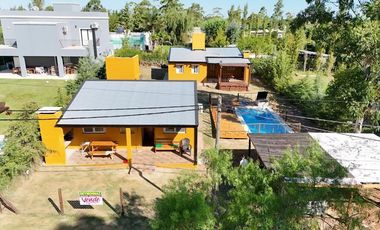 Casa con Depto y piscina Barrio San Juan I