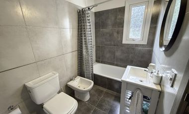 VENTA Departamento 42,15m2 deck   cochera El mercado Villa la Angostura
