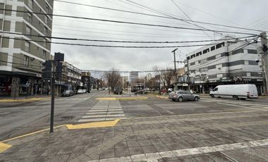 Venta - Local Comercial con ubicación estratégica en el centro de Neuquén - L025