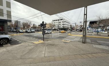 Venta - Local Comercial con ubicación estratégica en el centro de Neuquén - L025