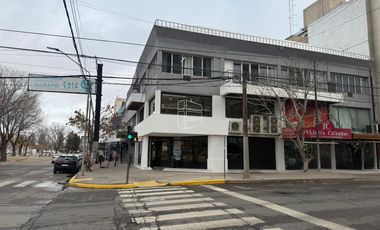 Venta - Local Comercial con ubicación estratégica en el centro de Neuquén - L025