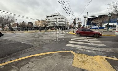 Venta - Local Comercial con ubicación estratégica en el centro de Neuquén - L025