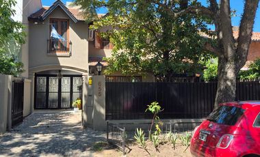 Casa en Acas.-B.Parque Aguirre