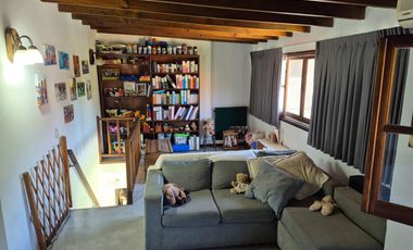 Casa en Acas.-B.Parque Aguirre