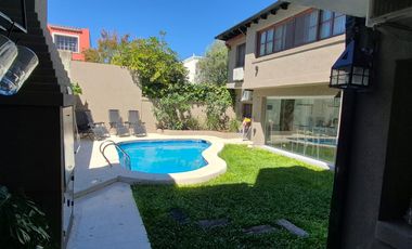 Casa en Acas.-B.Parque Aguirre