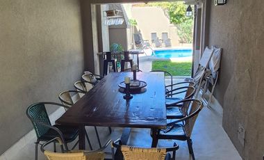 Casa en Acas.-B.Parque Aguirre