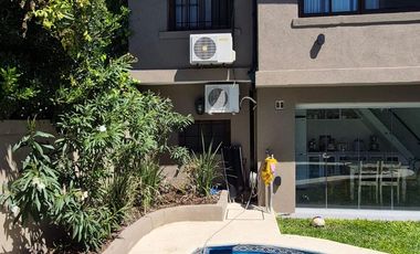 Casa en Acas.-B.Parque Aguirre