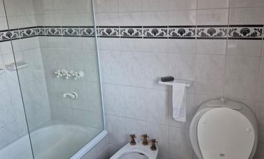 Casa en Acas.-B.Parque Aguirre