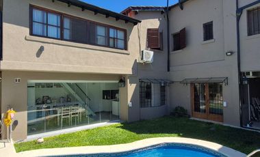 Casa en Acas.-B.Parque Aguirre