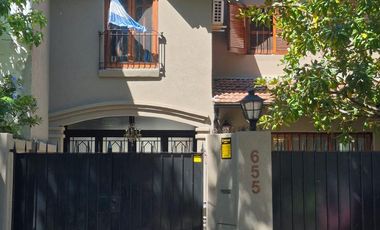 Casa en Acas.-B.Parque Aguirre