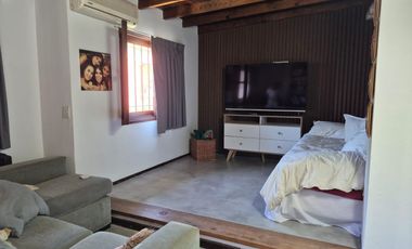 Casa en Acas.-B.Parque Aguirre