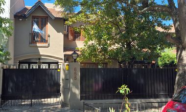 Casa en Acas.-B.Parque Aguirre