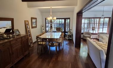 Casa en Acas.-B.Parque Aguirre