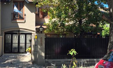 Casa en Acas.-B.Parque Aguirre