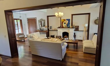 Casa en Acas.-B.Parque Aguirre