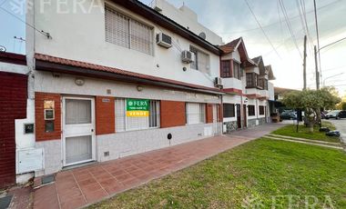 Venta PH 3 ambientes con patio en Wilde