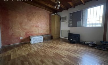 Venta PH 3 ambientes con patio en Wilde