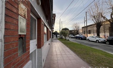 Venta PH 3 ambientes con patio en Wilde