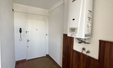 Semipiso de 4 ambientes con cochera; vista al río.