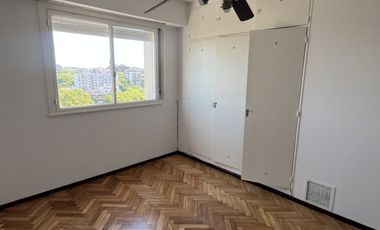 Semipiso de 4 ambientes con cochera; vista al río.