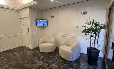 Semipiso de 4 ambientes con cochera; vista al río.