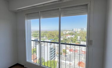 Semipiso de 4 ambientes con cochera; vista al río.