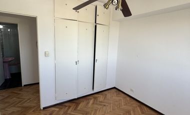Semipiso de 4 ambientes con cochera; vista al río.