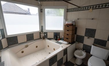 VENTA CASA CON PILETA - BECCAR