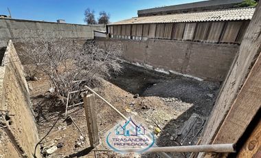 CASA Habitacional con 2 Locales Comerciales – Zona Central