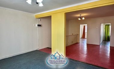 CASA Habitacional con 2 Locales Comerciales – Zona Central