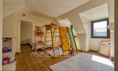 Preciosa casa remodelada en la Dehesa central.