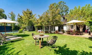 Preciosa casa remodelada en la Dehesa central.