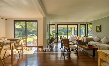 Preciosa casa remodelada en la Dehesa central.