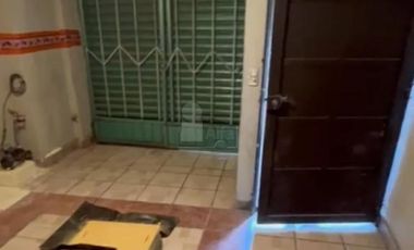 Casa sola en venta en Ejército del Trabajo, Chicoloapan, México.