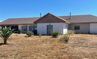 CASA EN VENTA DE 5 DORM. EN MAULE