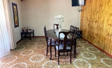 CASA EN VENTA DE 5 DORM. EN MAULE
