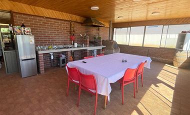 CASA EN VENTA DE 5 DORM. EN MAULE