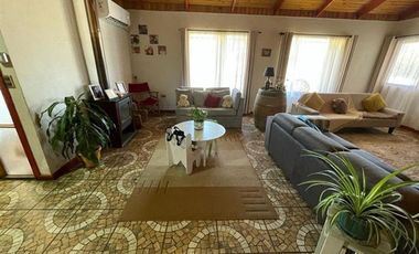 CASA EN VENTA DE 5 DORM. EN MAULE