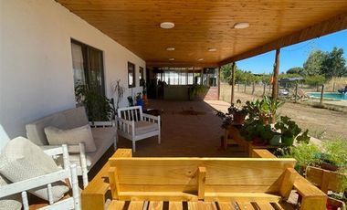 CASA EN VENTA DE 5 DORM. EN MAULE